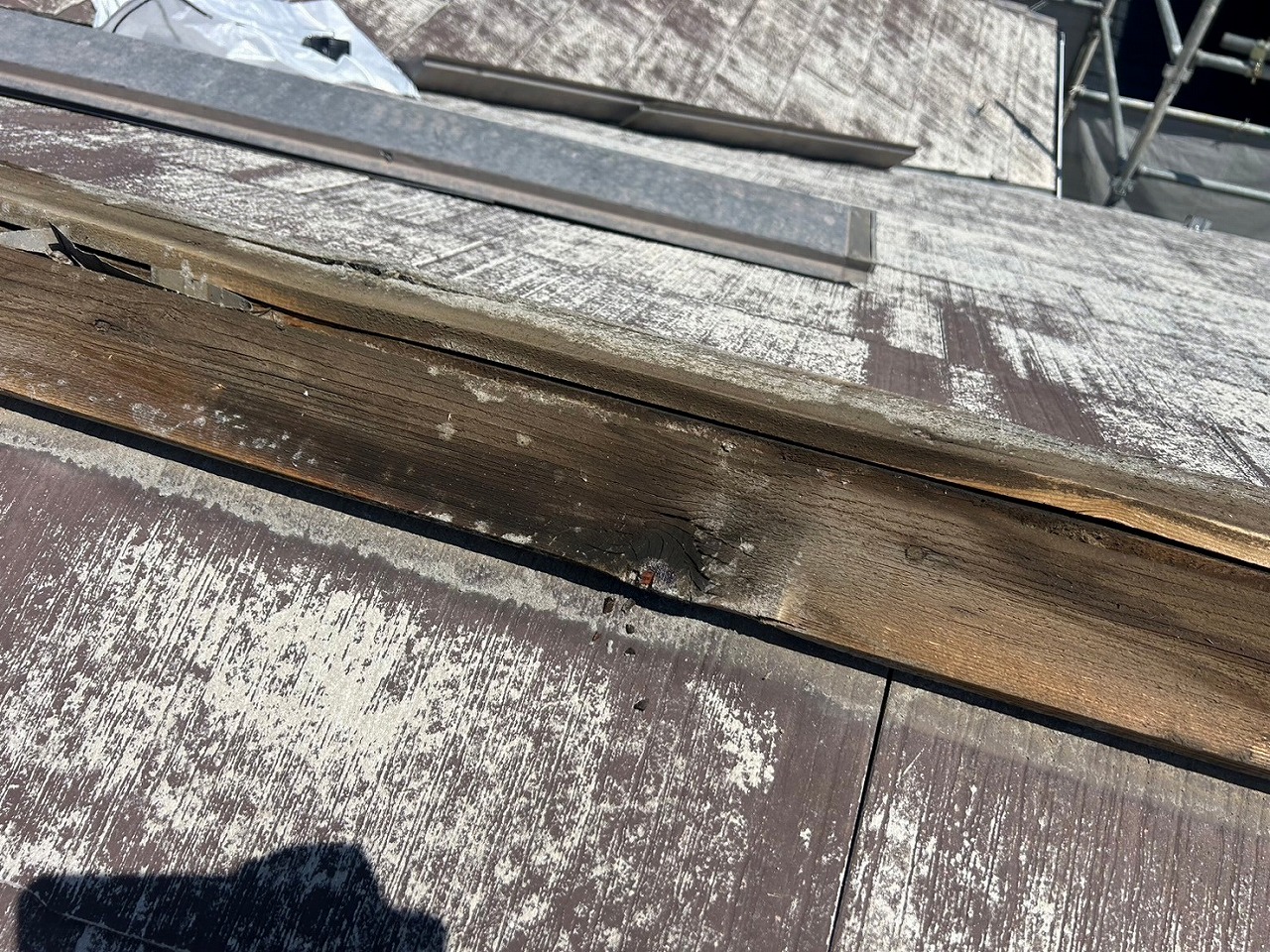 甲斐市　屋根工事　ヌキ板写真